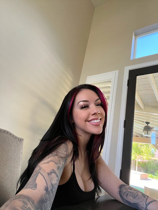 currently ✨💋 https://t.co/4J21y2YSg1