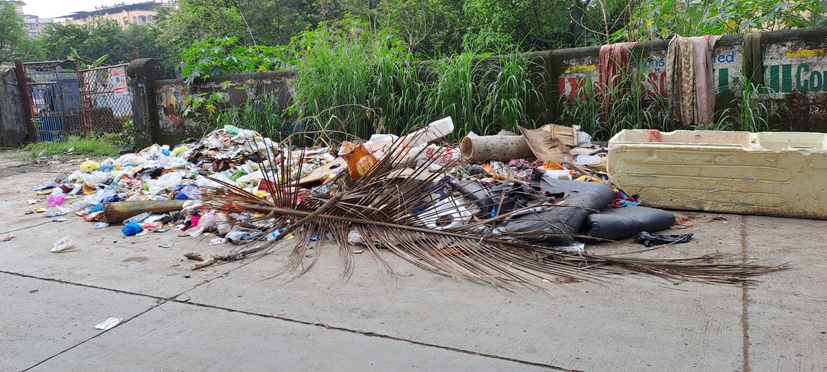 NssSst's tweet photo. Today S.S.T College, Ulhasnagar NSS Unit conducted Swachhata Abhiyan at Venus Chowk, Netaji Chowk under Clean India Campaign on 19th October 2022.
#SwachhBharat2022 #CleanIndiaCampaign2022 #MyCleanIndia #Cleanliness #PMModi @_NSSIndia @nss_uom @MaharashtraNSS @PMOIndia @PMOIndia https://t.co/hc0mahT7YX