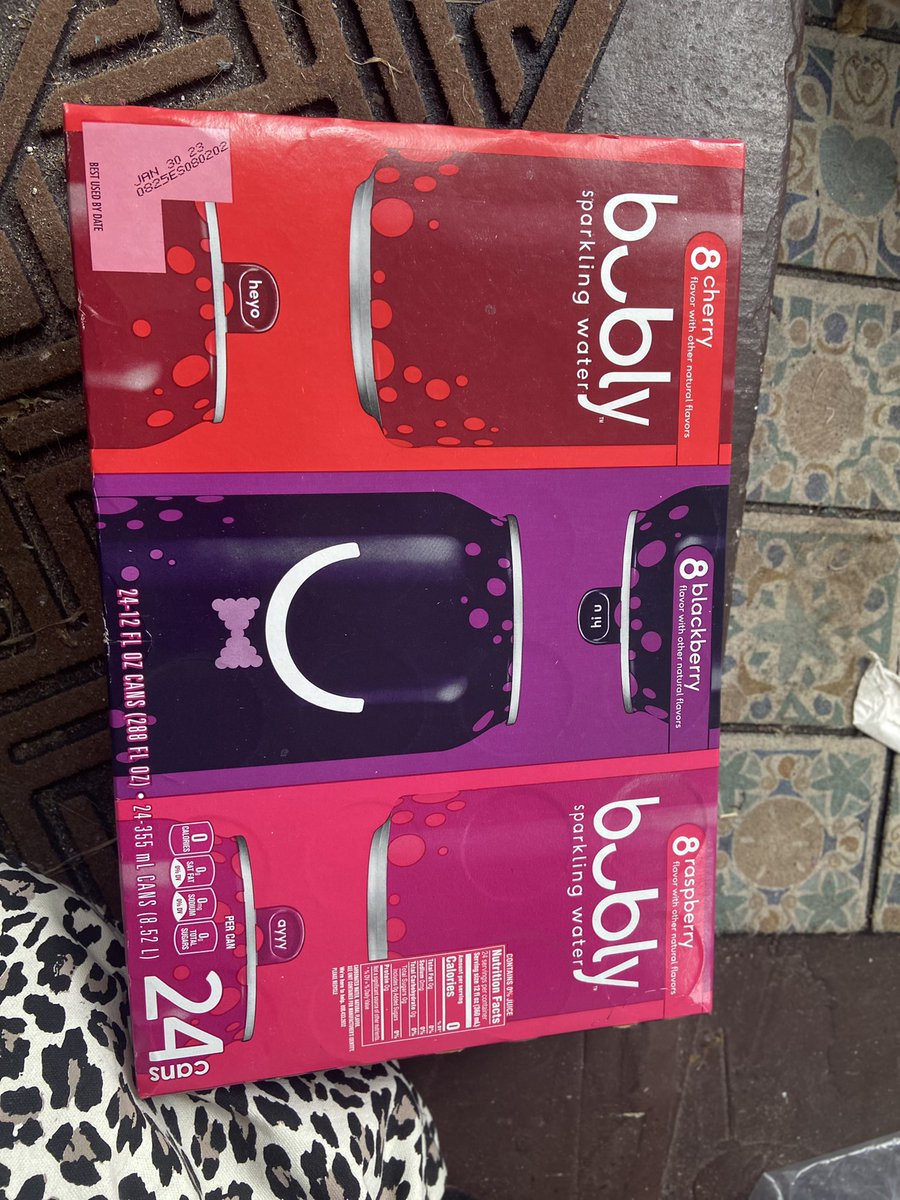 prnrmalwtnesgrl's tweet photo. #johnnystrides made me do it.. for the last month I’ve seen his streams drinking @bublywater all day everyday.. so naturally since I love all berry I thought this is my chance to try! https://t.co/5p0GSsjwgB