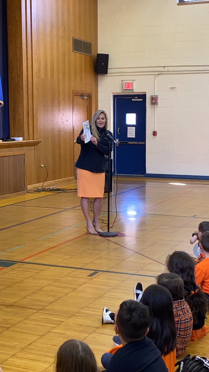 JweberEss's tweet photo. Thank you to @Ash_Baylor for coming to ESS today and sharing your book #ct126 #weatherrocks
πππ https://t.co/tZUvQCf4V7