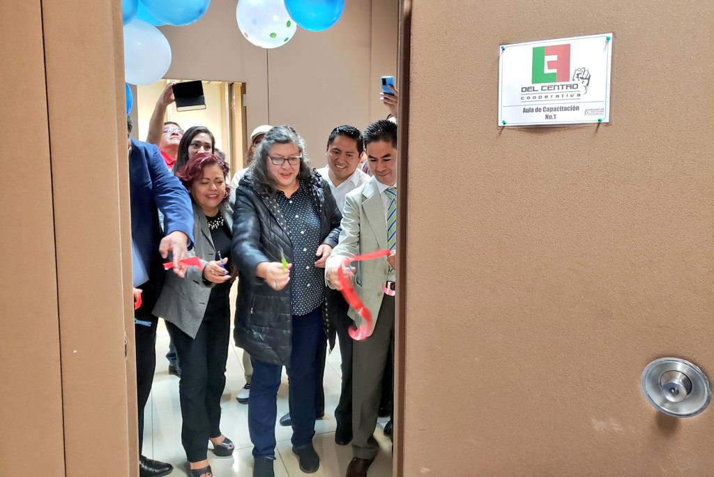 INEAmx's tweet photo. Autoridades del Instituto y de @inea_cdmx asistieron a la inauguración de la Plaza Comunitaria Cooperativa LF del Centro - Sindicato Mexicano de Electricistas que ofrecerá servicios educativos a socios, socias, sus familias y la comunidad aledaña. 
#LaEducaciónTransforma 📚 https://t.co/sfyhhLGWoA