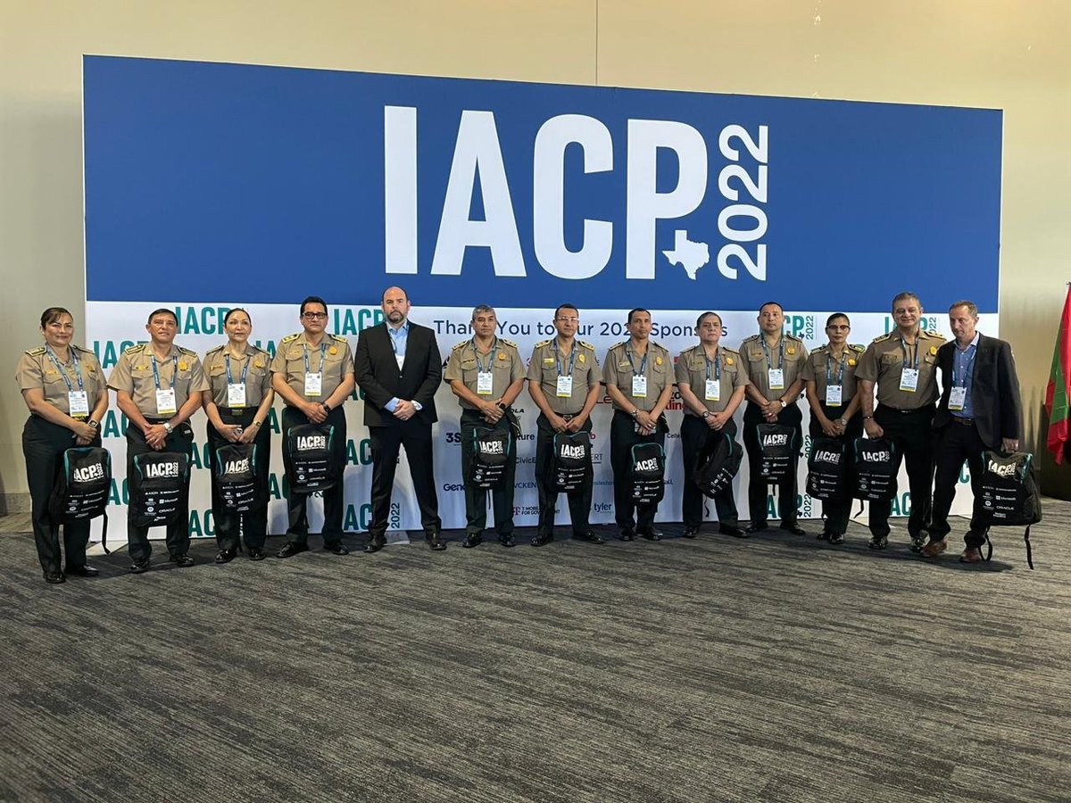 Hombro con hombro, @PoliciaPeru y la Oficina de Asuntos Internacionales de Narcóticos y Aplicación de la Ley (INL) de EE.UU. trabajando junto con los líderes de las fuerzas del orden de todo el mundo @TheIACP en Dallas. Estamos comprometidos a reforzar nuestra relación bilateral.