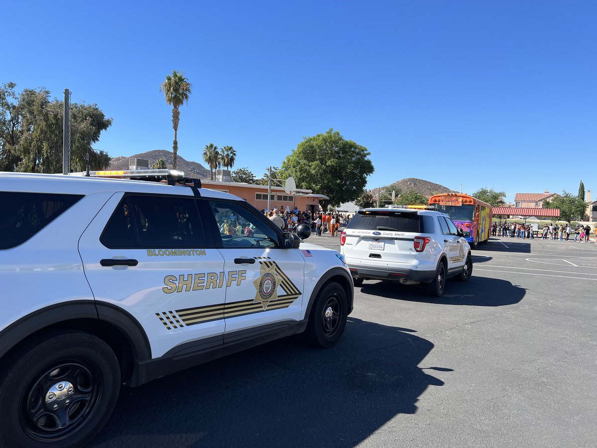 CJUSDStudentSvc's tweet photo. Thank you @fontanastation and @CJUSDSafety for our amazing escort to @JVRoadrunners ! We appreciate you! #UnityDay22 #BullyingPrevention #CJUSD @ColtonJUSD https://t.co/vXbSYHjrQT