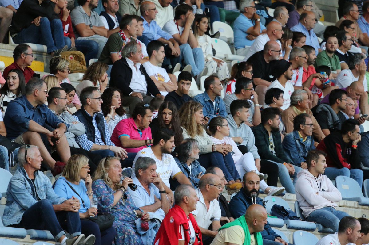CyDLeonesa's tweet photo. 🤔 ¿Quieres vivir el partido de este sábado ante el @PontevedraCFSAD desde el palco?

🔃 Síguenos y da RT para entrar en el sorteo de dos asientos dobles. ¡Suerte!

#AúpaCultu 
#CulturalPontevedra https://t.co/4hPFWJI5SK