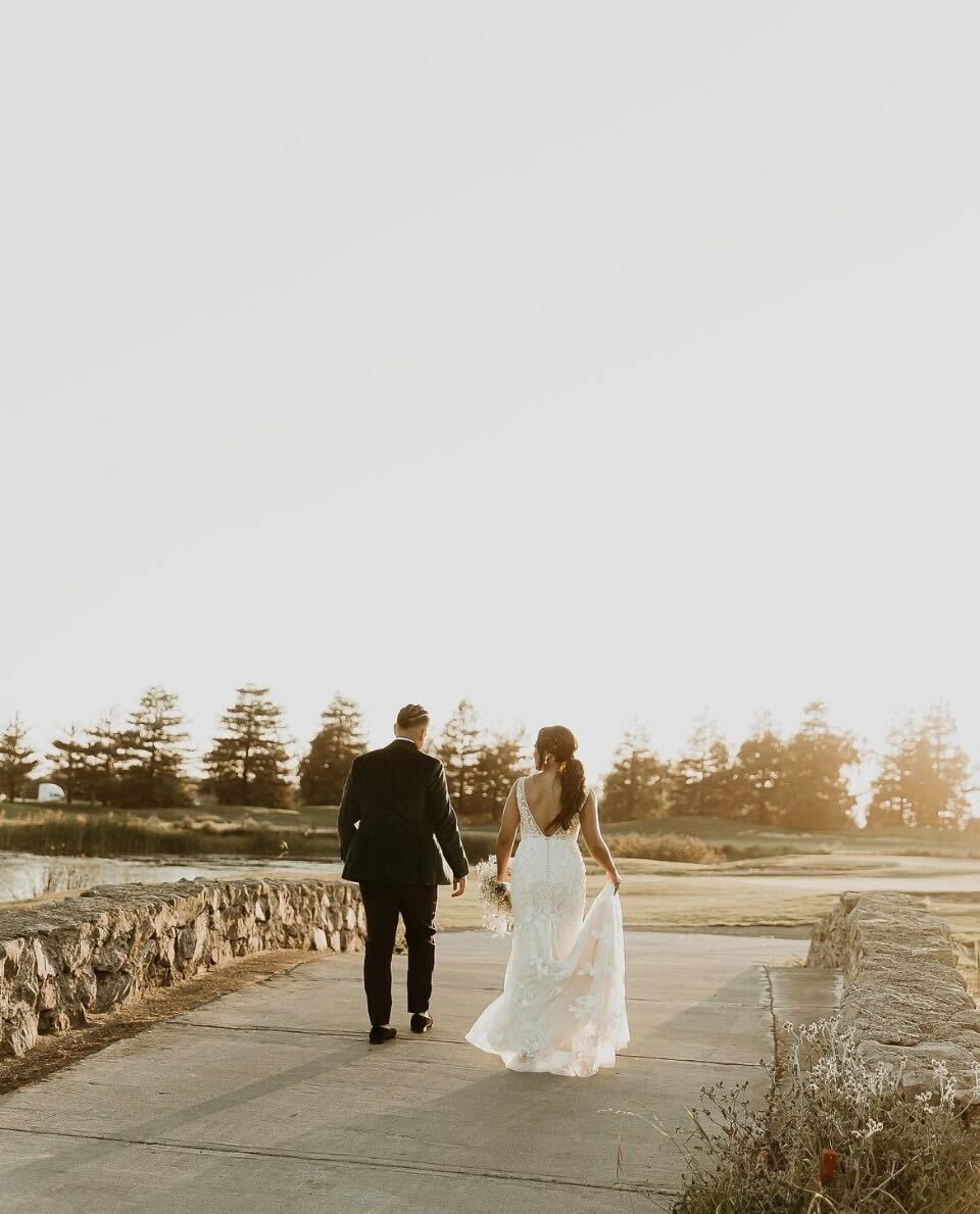 EagleVinesGC's tweet photo. #WeddingWednesday Beautiful photos from Audrey and Dominic’s special day😍 Congratulations you two!💖💍

📸 @alyssaraephoto https://t.co/qFXsUg1meH