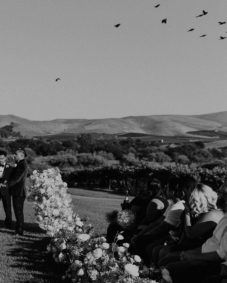 EagleVinesGC's tweet photo. #WeddingWednesday Beautiful photos from Audrey and Dominic’s special day😍 Congratulations you two!💖💍

📸 @alyssaraephoto https://t.co/qFXsUg1meH