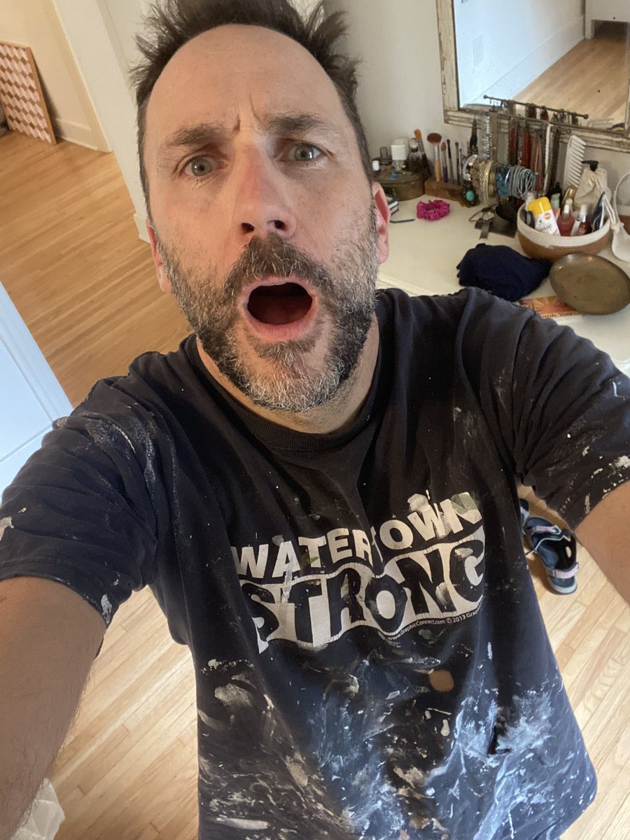 mark_odlum's tweet image. Ohhhhhh, that’s why painters wear white.