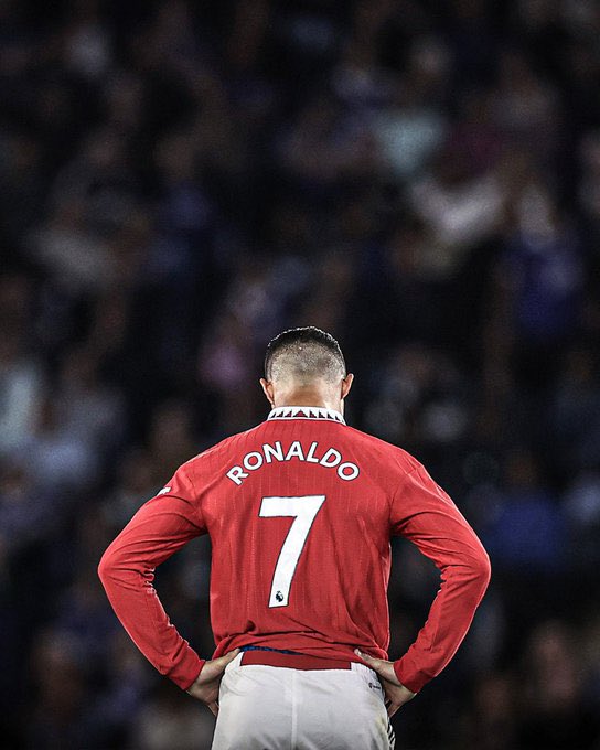 Cristiano Ronaldo, bu sezon Premier Lig'de Manchester United'da kadroya girdiği 9 maçın 8'ine maça yedek kulübesinde başladı.