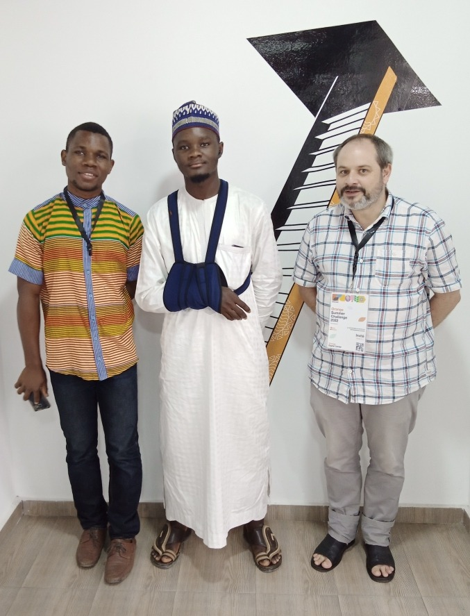 DigaMathieu's tweet photo. Heureux de retrouver nos deux stagiaires issus de la précédente édition du Orange Summer Challenge.
L'un d'eux nous a aidé à mettre sur pied le #Makerspace de Baré-Bakem. Le second a finalement même été titularisé et travaille désormais au côté du Makerspace de Lopéré à #Garoua2 https://t.co/Yi1y6vV1pe