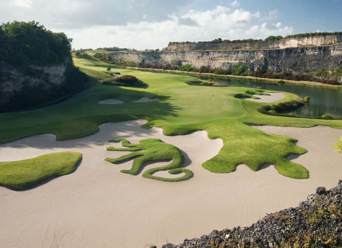 FairwayMonkeyUS's tweet photo. We see #TickettoParadise trending. Forget movies. For us, that ticket would include a stay at the @SandyLaneHotel in Barbados and a round at the Sandy Lane Golf Club. For obvious reasons. https://t.co/s1dZ1G0MGz