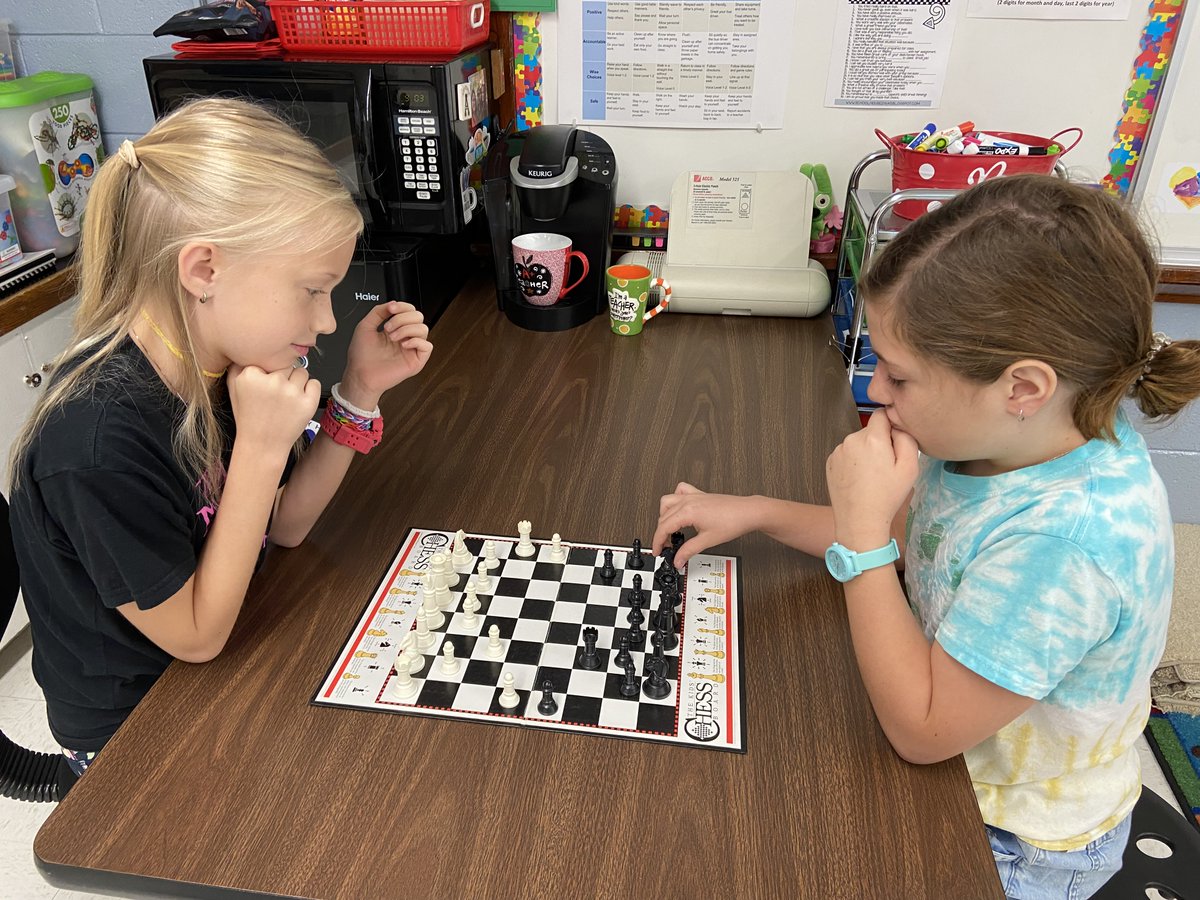 AIG students playing chess to exercise logic, develop pattern recognition, make decisions both visually and analytically, and test their memory. <a href="/CumberlandCoAIG/">CumberlandCoAIG</a> #AIGallday