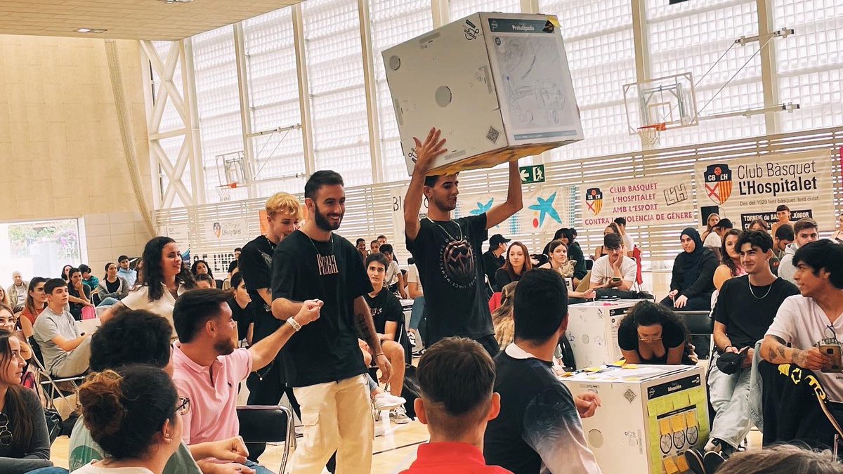 torrebarrinalh's tweet photo. ✨Emocionant, intensa i reveladora la jornada d’IDEACIÓ del #TalentUPLH d’avui.

Què important és sumar col•lectius i generacions diverses per fer front a reptes comuns!

Comença la fase d’incubació de les 4 propostes finalistes a #TorreBarrina! 

#TalentUPLH #LHospitalet6_0 https://t.co/GdYtS3FVSc