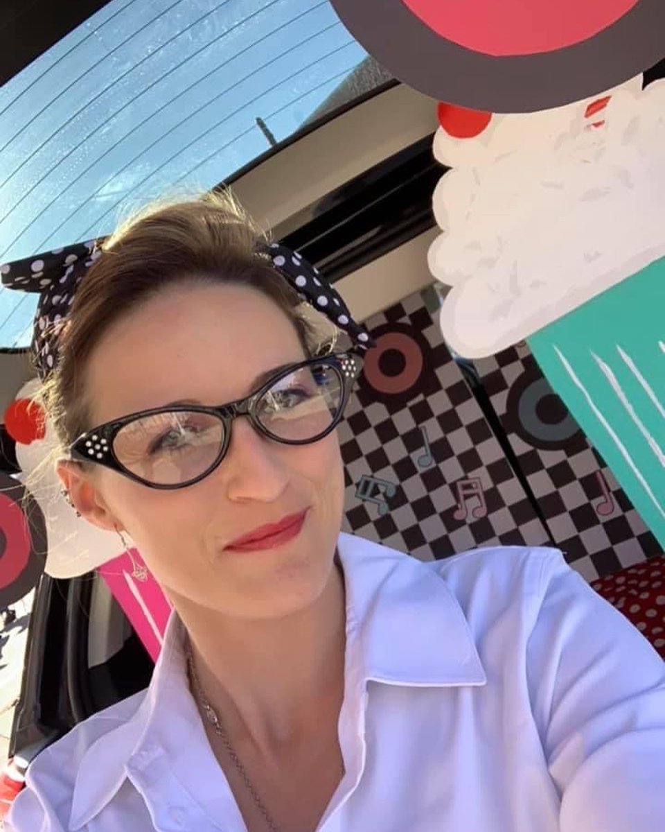 you see this smokin’ hottie today be sure to wish her a HAPPY FREAKIN’ BIRTHDAY!! If you didn’t already know, she’s pretty amazing! Happy Birthday, weirdo! @brom_jessica