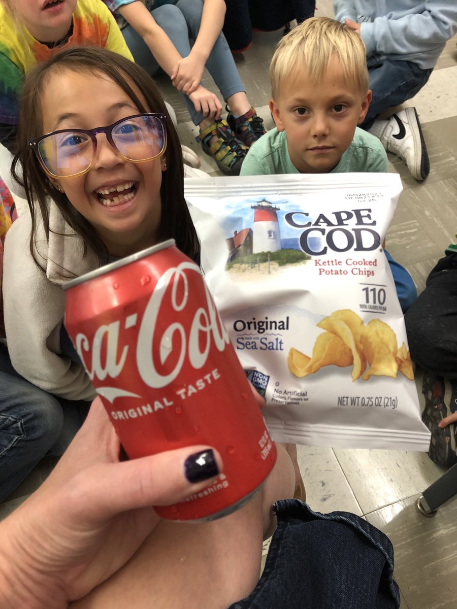 Kym Harjes-Velez (@kymharjes) on Twitter photo One of my favorite sounds at HES! 🥳 The return of the Woot Woot Cart…delivering treats to our hardworking staff! Thank you <a href="/claudiascotti10/">Claudia Scotti</a> <a href="/BetterwithaBook/">Allison Hamer</a> <a href="/SchankMaria/">Maria Schank</a> One of my favorite sounds at HES! 🥳 The return of the Woot Woot Cart…delivering treats to our hardworking staff! Thank you <a href="/claudiascotti10/">Claudia Scotti</a> <a href="/BetterwithaBook/">Allison Hamer</a> <a href="/SchankMaria/">Maria Schank</a>
