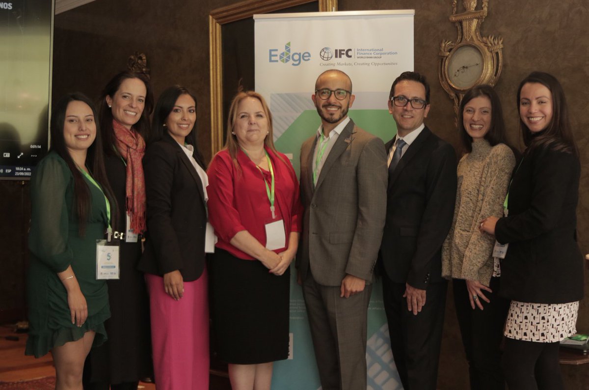 edgebuildings's tweet photo. EDGE Buildings celebró recientemente un hito importante: ¡Cinco años trabajando junto a @CAMACOLBOGOTA promoviendo #edificiosverdes con EDGE #GreenBuildings en Colombia! Conoce más sobre EDGE en Colombia en nuestro sitio web: https://t.co/vgAOPAkqSD https://t.co/xPjb9KFose