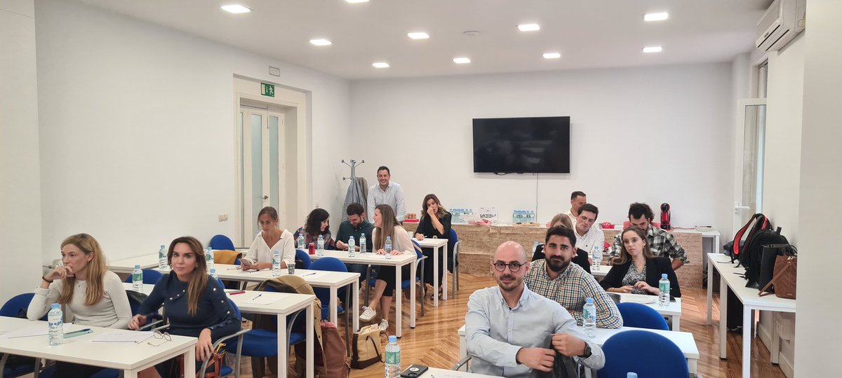 bielmercadal1's tweet photo. ✨️👉Empezamos la evaluación de los finalistas  del Foro innovación @sefh_ @manolosesmero @xaviolba @CrisaSp @Amonterodel #crisbravo https://t.co/cLmOPaUFng