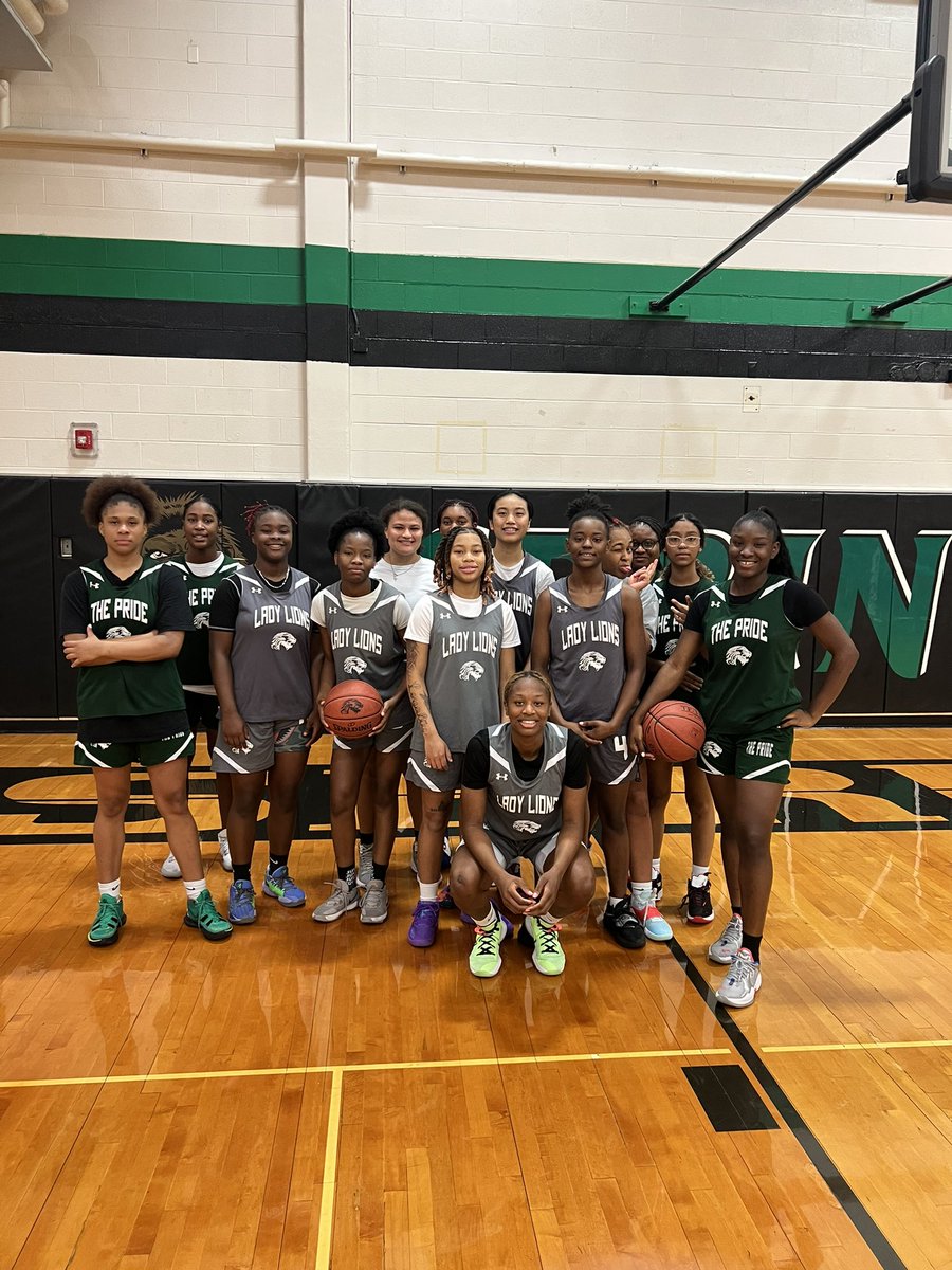 shsboysbball's tweet photo. 🗣 @LadyLionBB 1st Day of the season!#SHSHoops https://t.co/HNVZwMNNNw