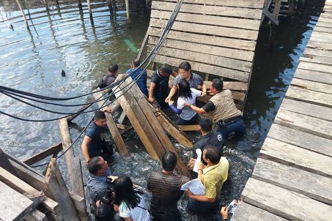 ang gusto kasi ng mga yan, ay yung libre paligo pag dumadaan sa bridge. 😂 basta standard ng kkampink , the best tlaga sa lahat.