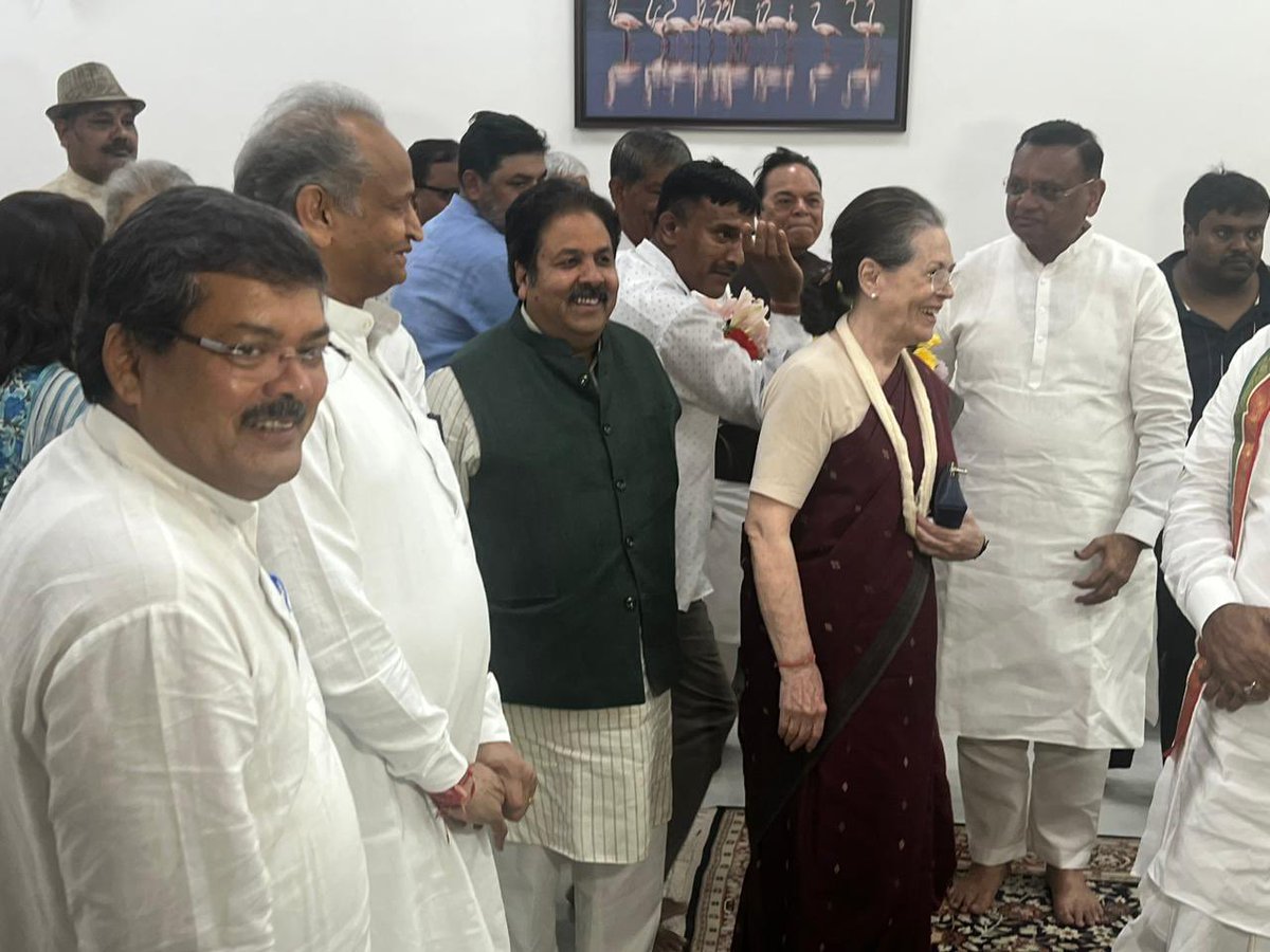 Ashok Gehlot on Twitter "श्री मल्लिकार्जुन खड़गे जी के निवास पर