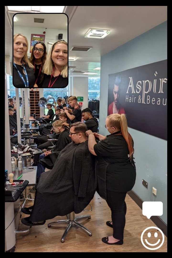 SolihullCollege's tweet photo. To celebrate #CollegesWeek we'll be sharing "Be Reals" live from our classes, showcasing the skills our staff bring out of students!
Here we have today's Barbering class, where students were cutting & styling men's hair in our Aspire salon!
#LoveOurColleges
@AoC_info @AoCmids https://t.co/tNbNwkTvJd