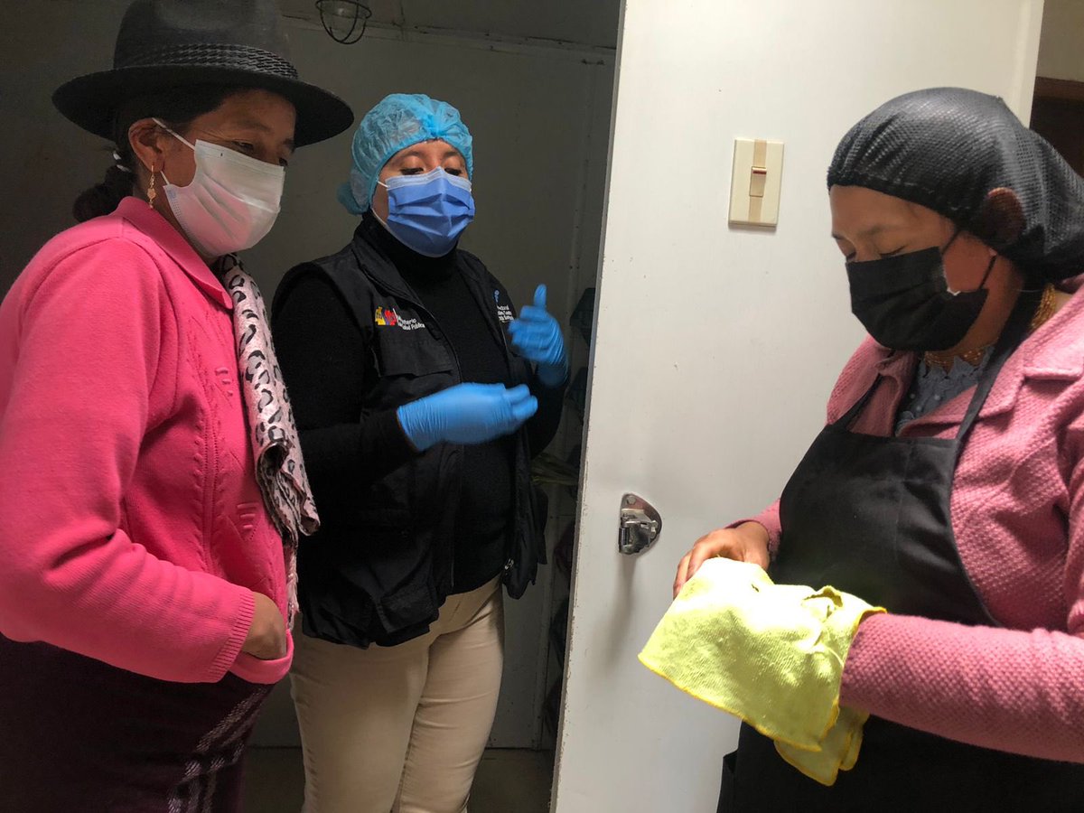 riobamba's tweet photo. La Dirección de #Turismo del @MuniRiobamba junto con @Arcsa_Ec realizaron la segunda fase de capacitación de Manipulación de Alimentos al personal de los Centros de Turismo Comunitario Palacio Real y Quilla Pacari de la parroquia Calpi  a fin de fortalecer la calidad del servicio https://t.co/lUXQyYmd3o