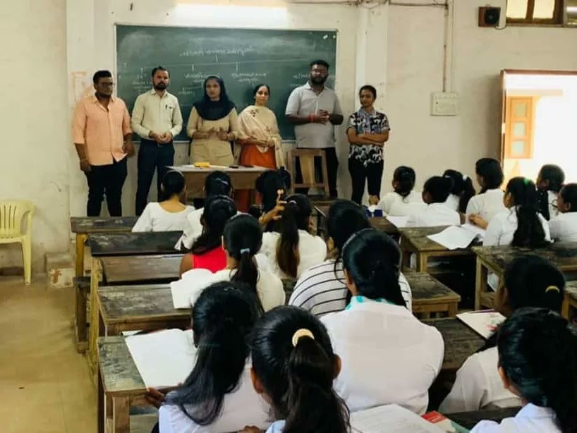 SFS_Gujarat's tweet photo. सेवार्थ विद्यार्थी वलसाड़ इकाई द्वारा  रक्तगट परीक्षण किया गया और रक्तदाता के लिए रजिस्ट्रेशन किया।

@abvp_valsad
#StudentsForSeva https://t.co/UI7C9HdC4i