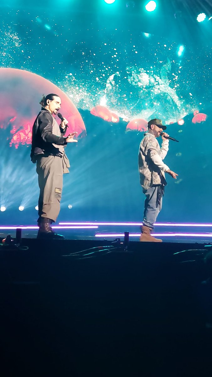 chrispyline's tweet photo. No words can describe the feeling after your shows ❤🖤 It was incredible 😍 THANK YOU so much for all your love 🎶 See you on friday 🎉😊 🔜 @backstreetboys @kevinrichardson @nickcarter @aj_mclean @howied @brian_littrell #bsbman #dnaworldtour2022 https://t.co/G6Ehv15AG7