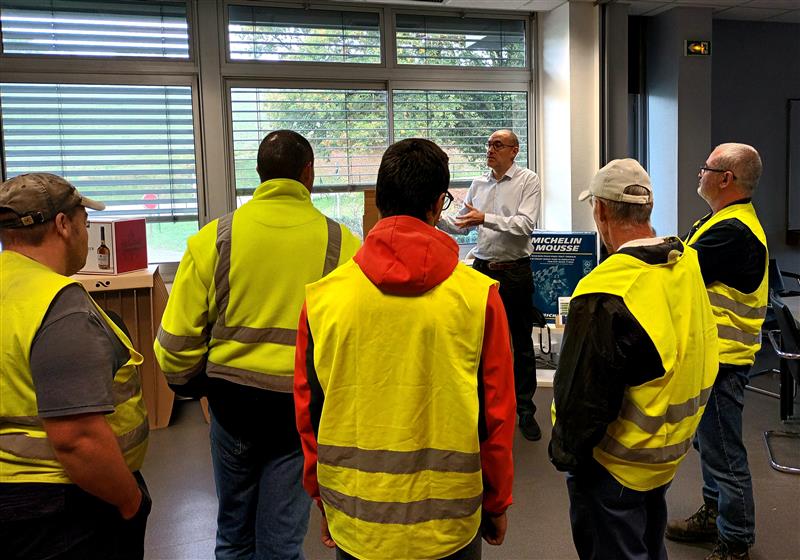 FTravail_NA's tweet photo. #immersion | Candidats #poleemploi et jeunes #missionlocale ont participé à la visite de l'entreprise SAICA PACK pour découvrir les coulisses des métiers du #papier #carton. A suivre le job dating à #Bourganeuf 👉 https://t.co/FVdmYHmumT https://t.co/A19Bgw1csm
