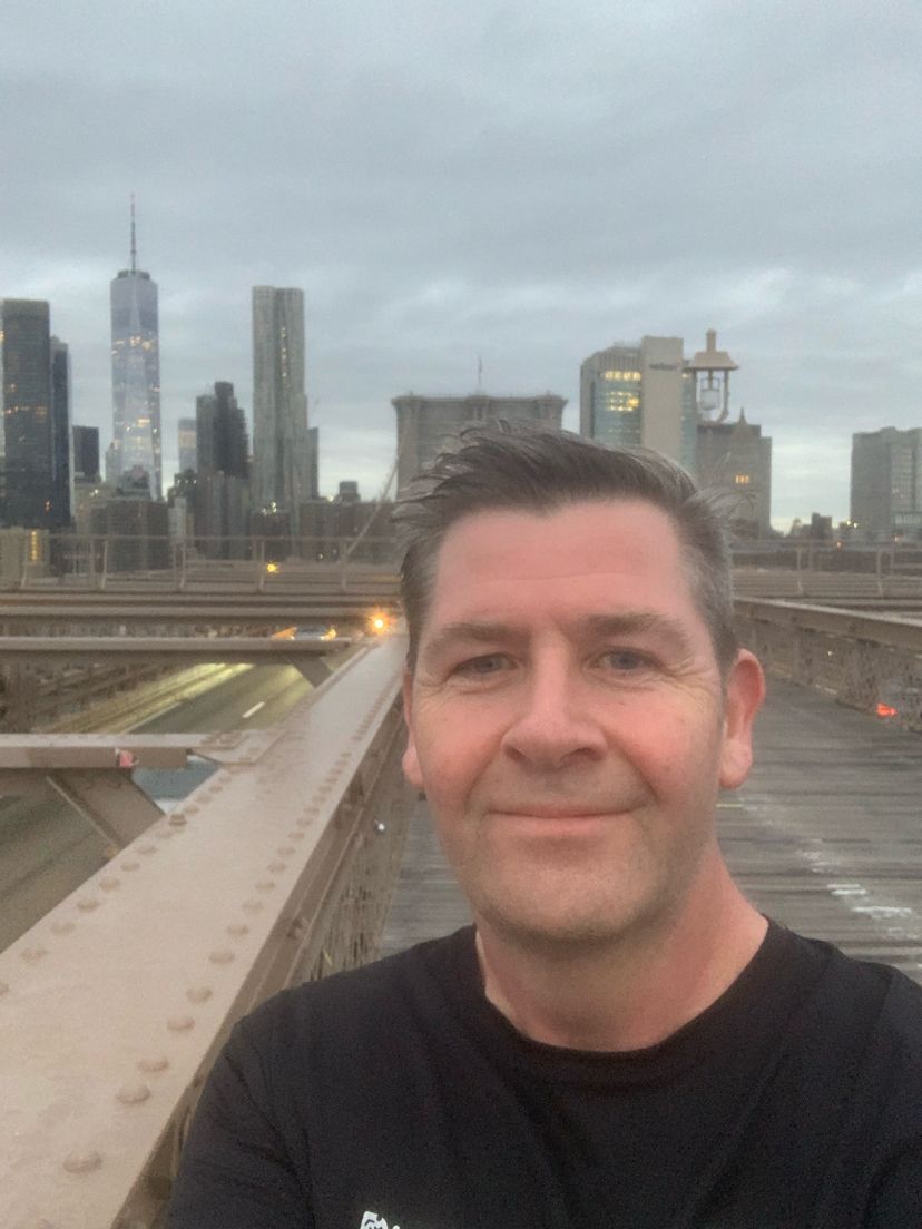 Motisha4's tweet photo. Fintan starts his Monday and a week of meeting customers &amp; partners in the US with a run across the Brooklyn Bridge. We’re showing our next gen suite of engagement solutions, Engage Employees, Engage Sales &amp; Engage Customers… DM us if you’d like to know more. Happy Monday folks! https://t.co/SDFlZKCwkg