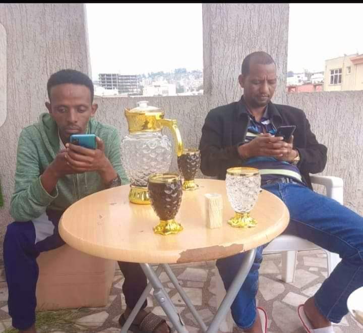 GuteBule's tweet photo. እየጠጣ ህዝብ የሚያስጨርስ ባንዳ አብርሃምን ይመስላል!
#DisarmTDF https://t.co/ZwJRloypZv