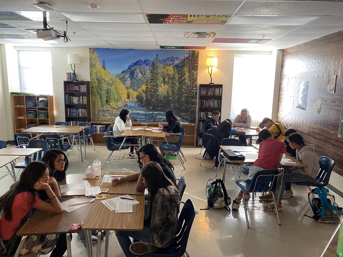 MrsDintheMiddle's tweet photo. JBMS intersession is the place to be!! Murder Mystery in 8th grade RLA has students inferring and asking questions about their text! Who killed Mr Maloney? We will know soon! #JBMSisBOLD #Oneheartoneseguin https://t.co/rZ8h4ioUzo
