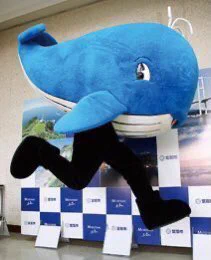 Kujiran the whale with human legs is the mascot for Muroran City. 