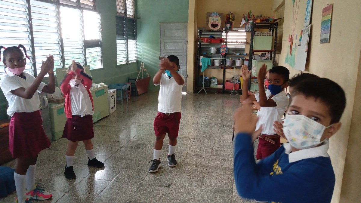 alegres_ci's tweet photo. Los niños del preescolar en su gimnasia matutina. #ParaCubaTrabajamos #CubaViveEnLasFamilias. https://t.co/vlCxRcjgn3