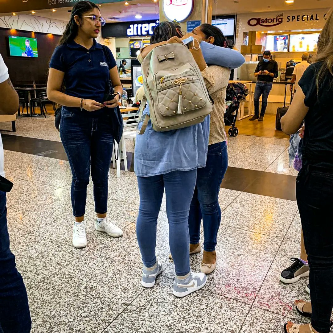 Adrianislugo2's tweet photo. Emigrar es volver a nacer de grandes, pero sin padres que te cuiden.! 
#EmigrantesVenezolanos https://t.co/gBbuczXnF7