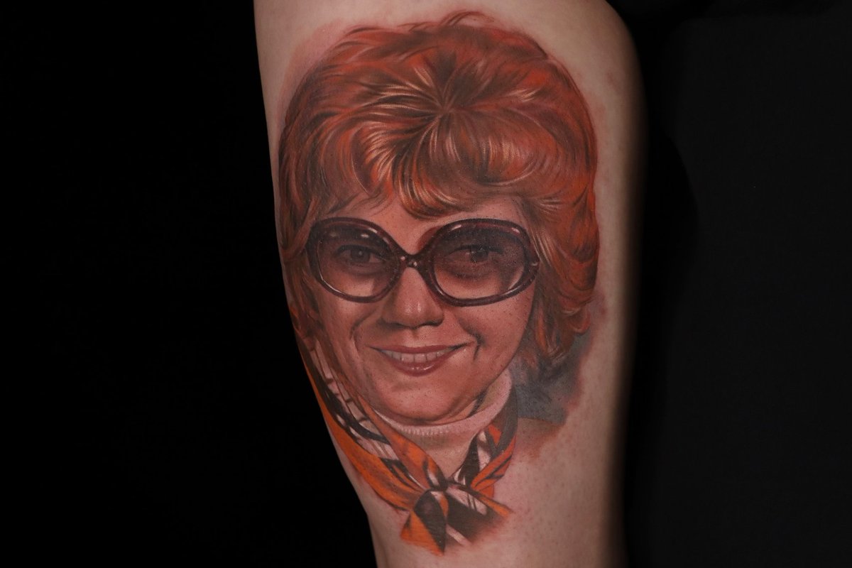inkmaster's tweet photo. “This tattoo is another level. You perfectly rendered glasses, a ribbed turtleneck, a scarf… you captured the essence of this woman.”🧣 @DJTambe #InkMaster #ColorPortraits #PortraitTattoos https://t.co/h4oUogKodz