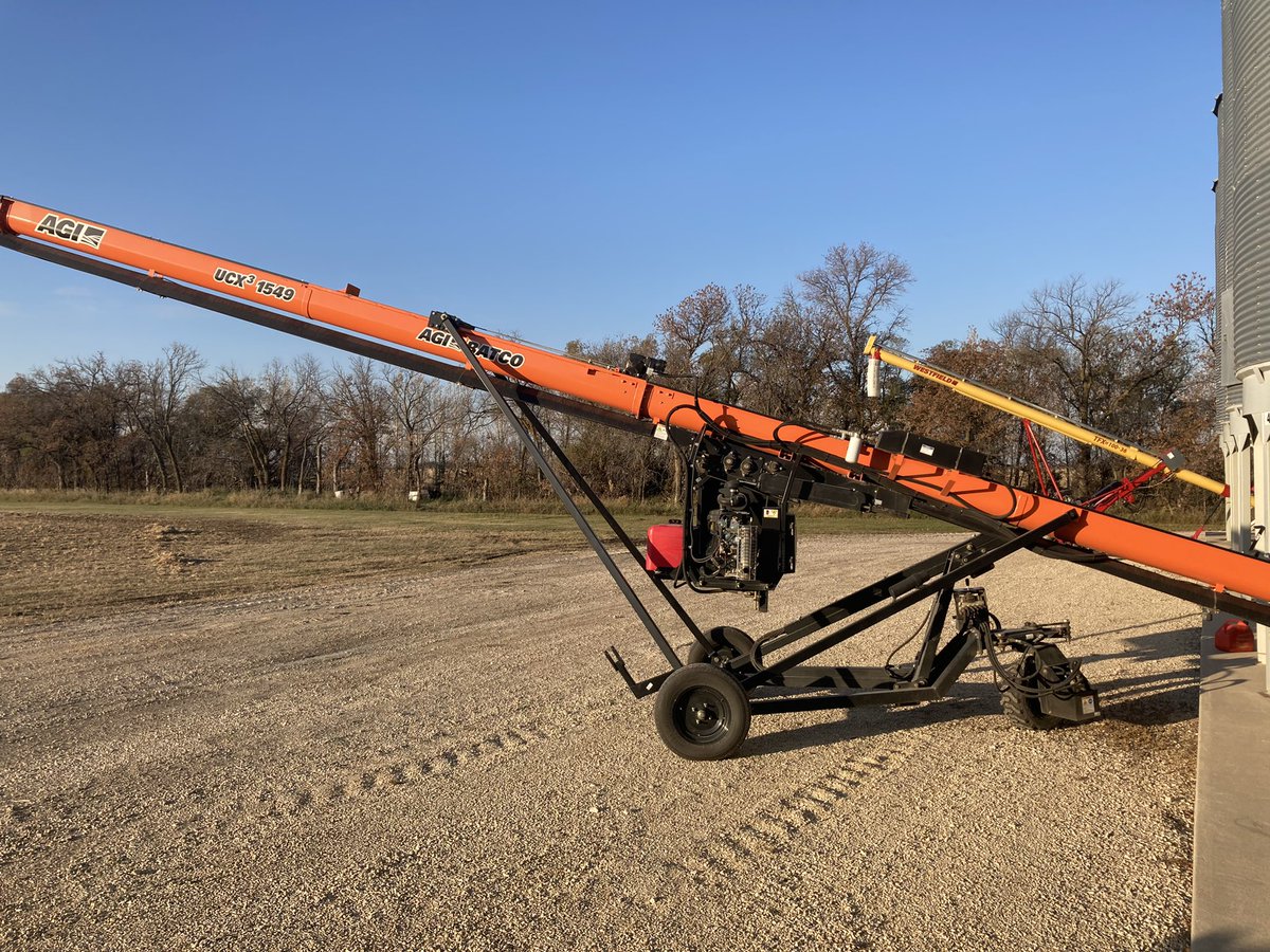 72JasonJones's tweet image. Batco UCX3 1549 demo moving some beans and canola today @AgGrowthIntl