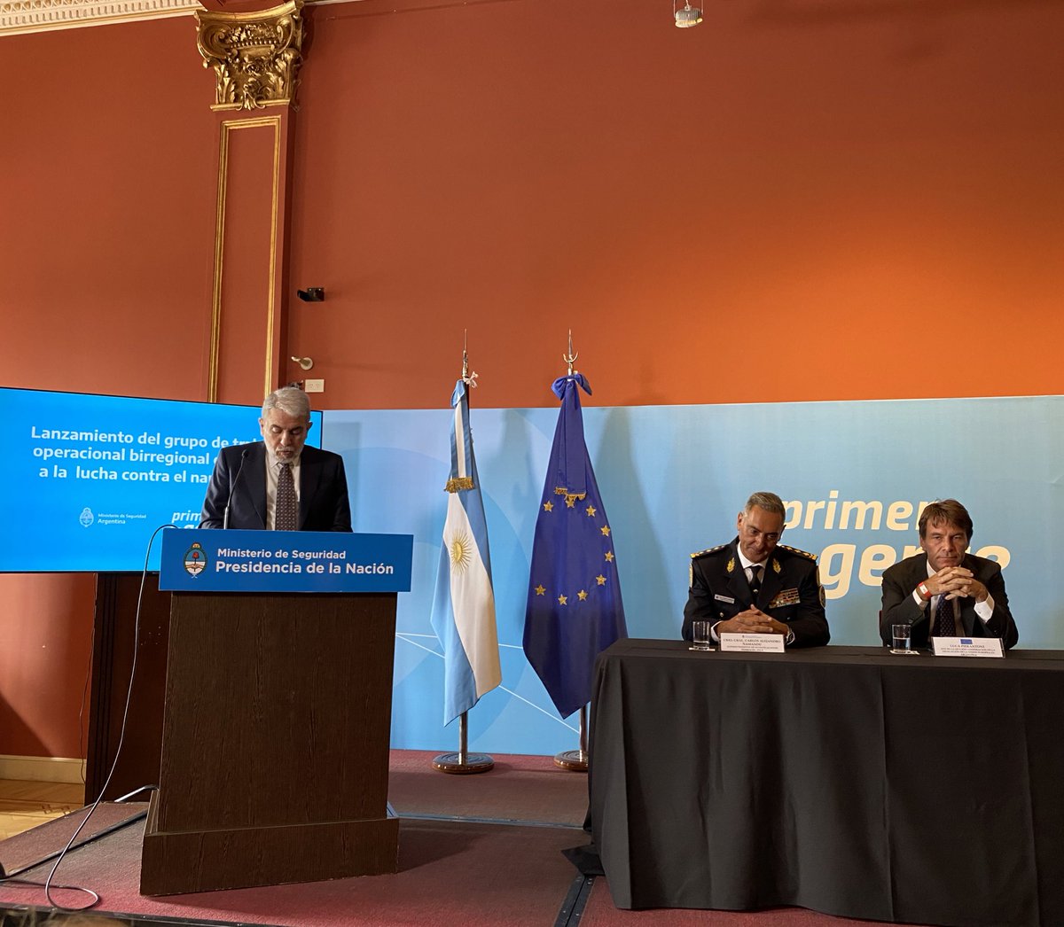 Lanzando con el @MinSeg de 🇦🇷 y la 🇪🇺 el Grupo de Trabajo Operacional birregional contra el tráfico de drogas entre la #UE y #AméricaLatina: 11 países AL + 10 EM UE + 4 agencias y 5 programas UE #somosELPAcCTO