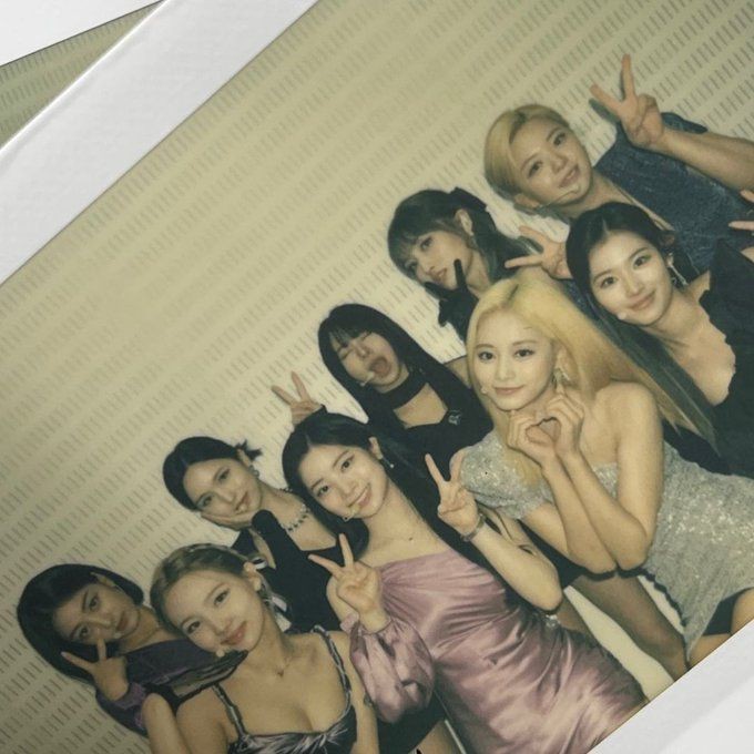 Ppaallmm18's tweet photo. อยู่ด้วยกันนานๆเลยนะ💕🎉💐
#트와이스와_원스의_소중한7년
#7YearsWith9WICE
#TWICE_7TH_ANNIVERSARY https://t.co/lFfTmxceC7