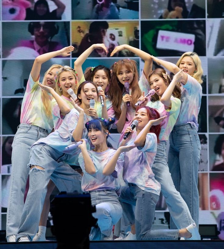 Ppaallmm18's tweet photo. อยู่ด้วยกันนานๆเลยนะ💕🎉💐
#트와이스와_원스의_소중한7년
#7YearsWith9WICE
#TWICE_7TH_ANNIVERSARY https://t.co/lFfTmxceC7