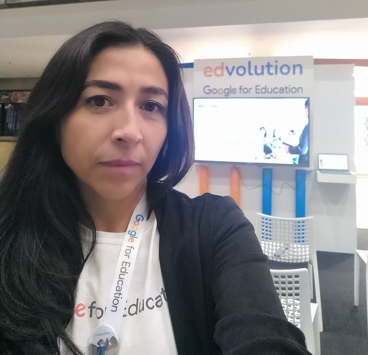 ArronaAle's tweet photo. Lista para compartir el gran universo educativo de @GoogleForEdu + @edvolution_io en @virtualeduca 
🤓🙌🏻
#edtech #googleforedu #googleet #innovacioneducativa #transformacioneducativa https://t.co/mjh4MUbk6Y