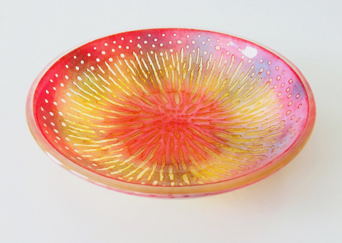artcraftcollect's tweet photo. Two lovely kiln formed glass seasonal bowls just delivered by Irina from 523 Glass Studio.
'Autumn Sunshine' is 15 cm in diameter and £25.00
'Deep Blue Winter' is 11 cm in diameter and 8 cm deep. £35.00
#handmadeinEdinburgh #kilnformedglass #bowls
#shopindie https://t.co/t2nqoKHNpd