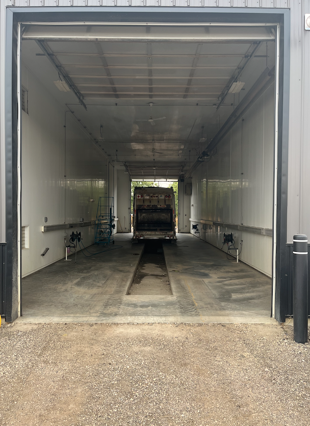 local_enviro's tweet photo. Here at our #calahoo site,  we have a washing bay for all our #localenvironmental trucks - Some say it's only garbage, but not us. We believe that communities deserve better,  and our trucks deserve to look good while we are doing it! 😉 

https://t.co/3oGnroeiMR https://t.co/JSME4LTOwK
