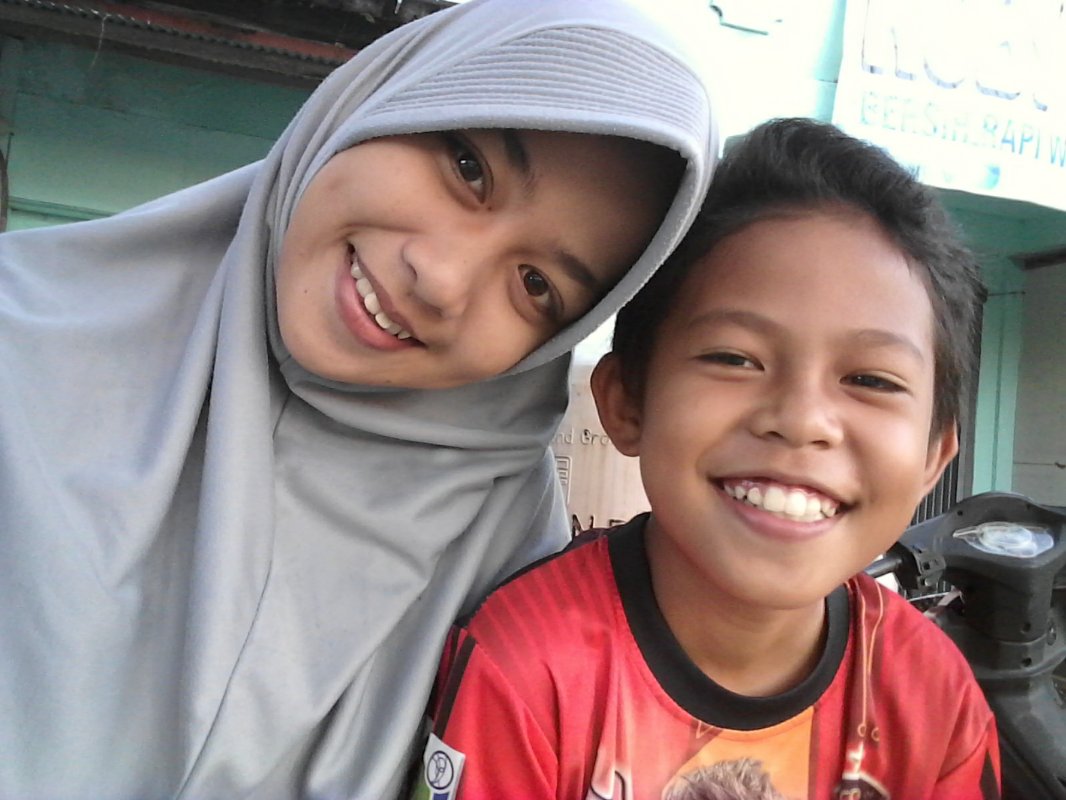 10salmon's tweet photo. Gimana pun keadaannya, semarah apapun aku, tetap aku yg paling sayang sama km. Aku bisa marah2 ke km kalo km jengkelin atau salah, tapi ga pernah ku biarin kalo ada org lain selain mama abah yg marahin km. Ade gue yg nyonyo! https://t.co/kXR6HRY8iE