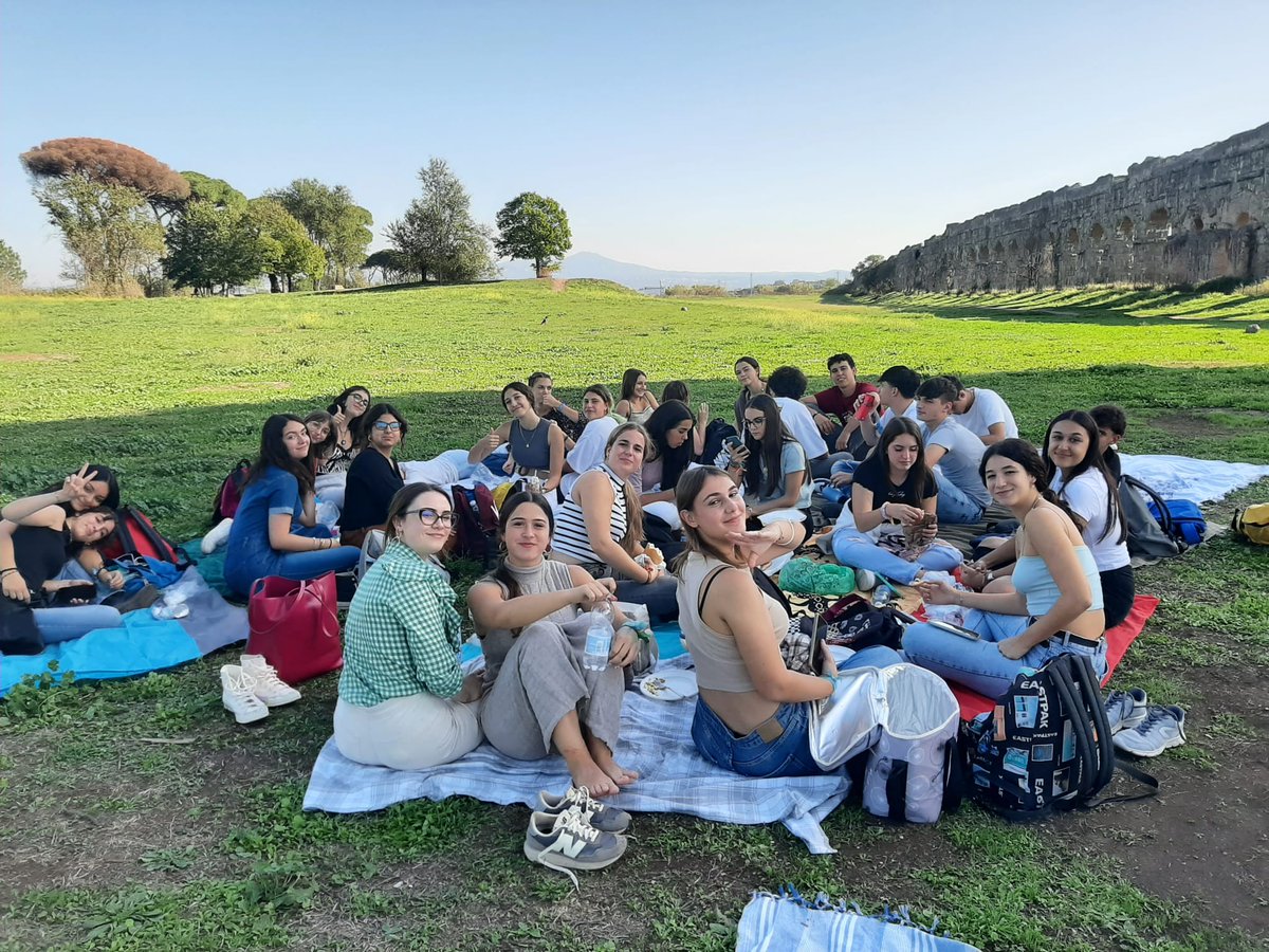 Hoy jornada de turismo en Roma y convivencia a la sombra de un acueducto romano.