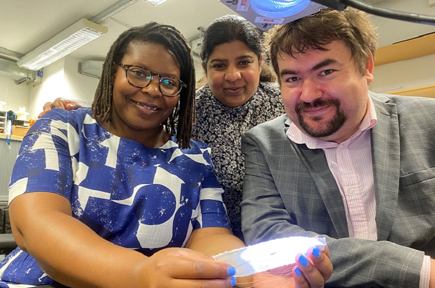 We ❤️ this! Researchers <a href="/TrentUni/">Nottingham Trent University</a> have created textiles that are fitted with thousands of tiny solar panels that can charge your smart watch or mobile phone 

ow.ly/jqKy50Lfqns