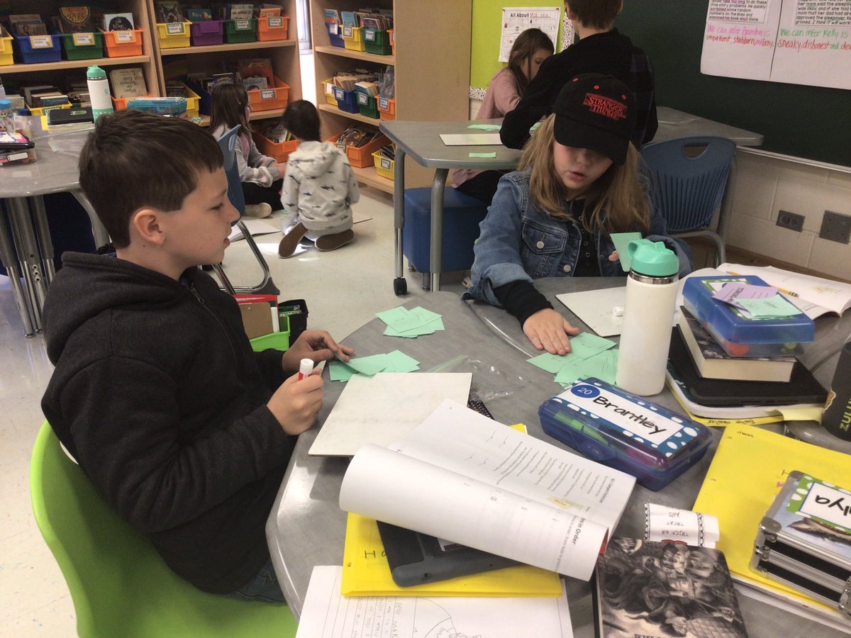 lyonslearning5's tweet photo. Comparing fractions by playing cards! https://t.co/ogFWoKuh59