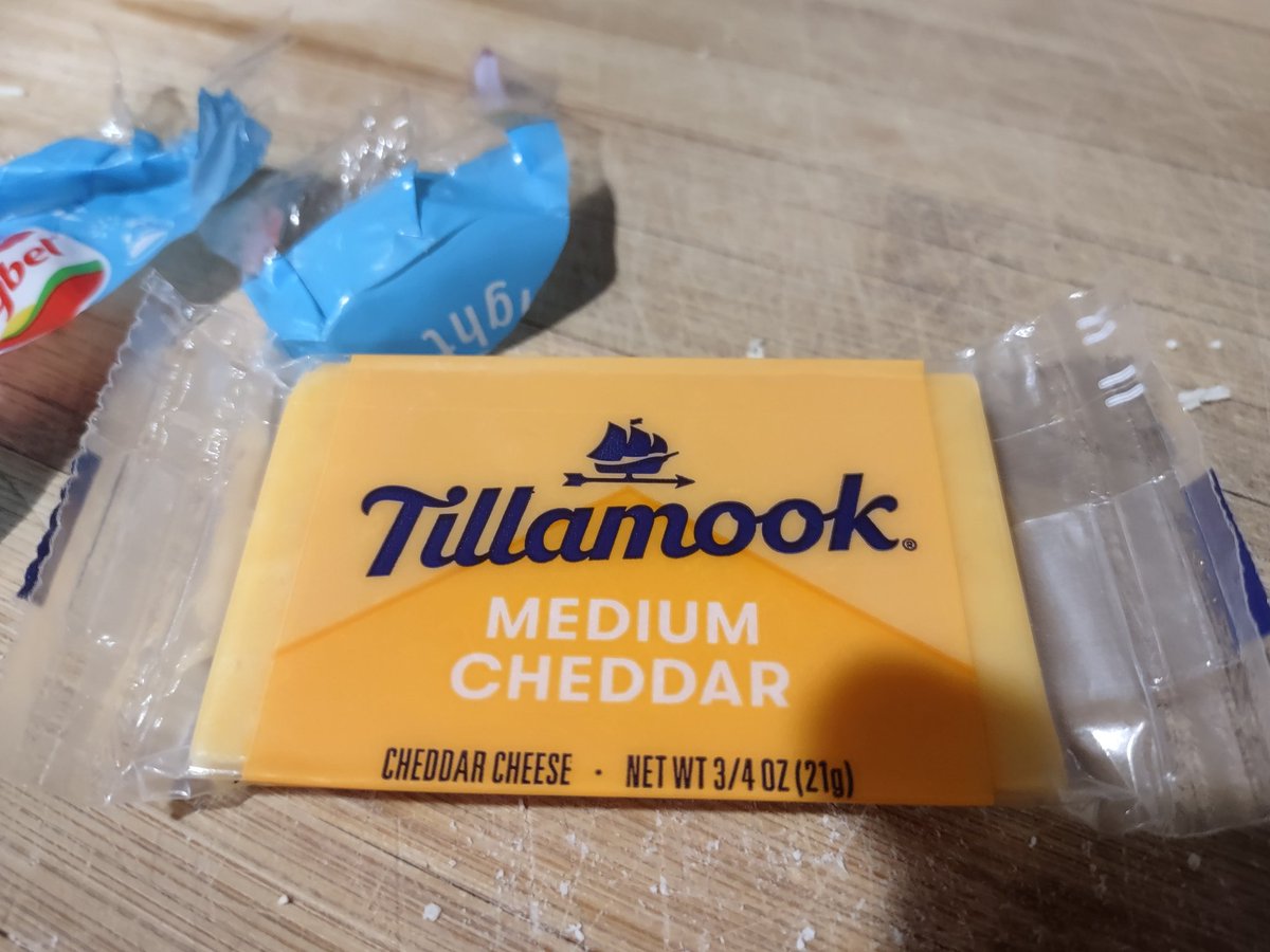 MgnoliaTitanium's tweet photo. 🧀 Cheese 🧀  packed in something different than plastic! Mind bending!

@TillamookDairy @Nestle @Babybel make a difference for the planet, rethink your packages and stop polluting the earth 🌎🌍

The materials exist, they need to be used https://t.co/JZ6mFv8kUL