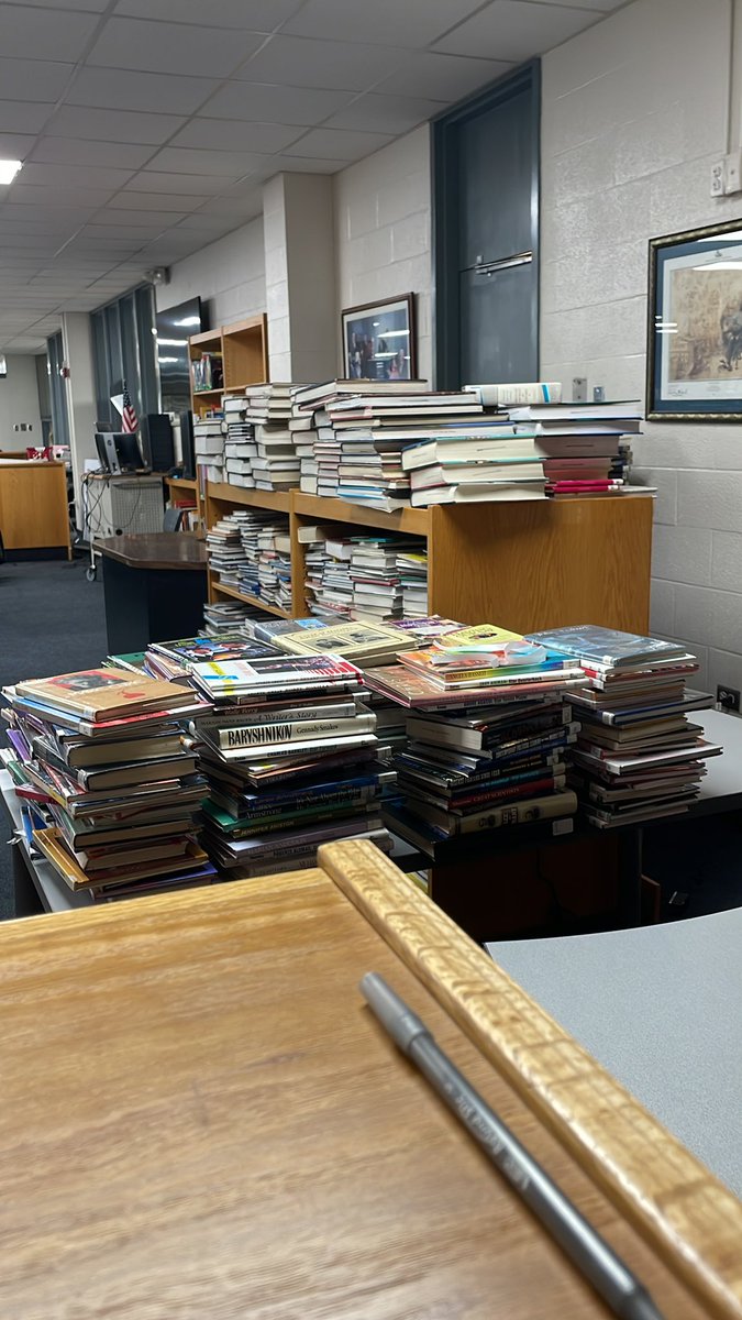 TheGingerLib's tweet photo. When you are weeding the non-fiction and everything is old and dusty… https://t.co/kDbMGlHvv9