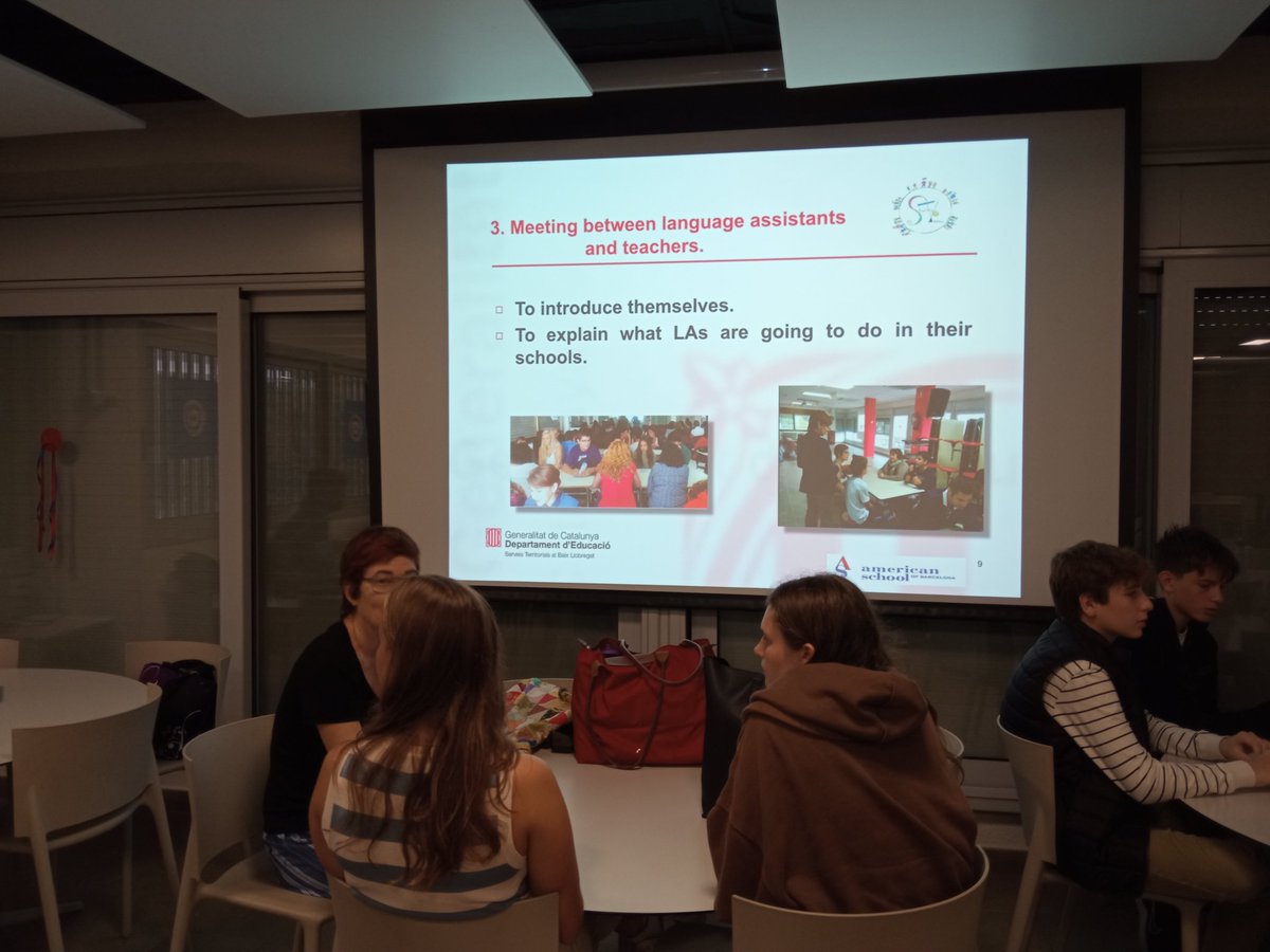 sebll8's tweet photo. Ens retrobem en la sessió inaugural del Sharing to Learn amb els centres i els Language Assistants a l'@ASBschool #stbll https://t.co/zBCm08A242