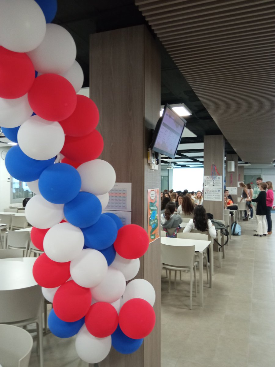sebll8's tweet photo. Ens retrobem en la sessió inaugural del Sharing to Learn amb els centres i els Language Assistants a l'@ASBschool #stbll https://t.co/zBCm08A242